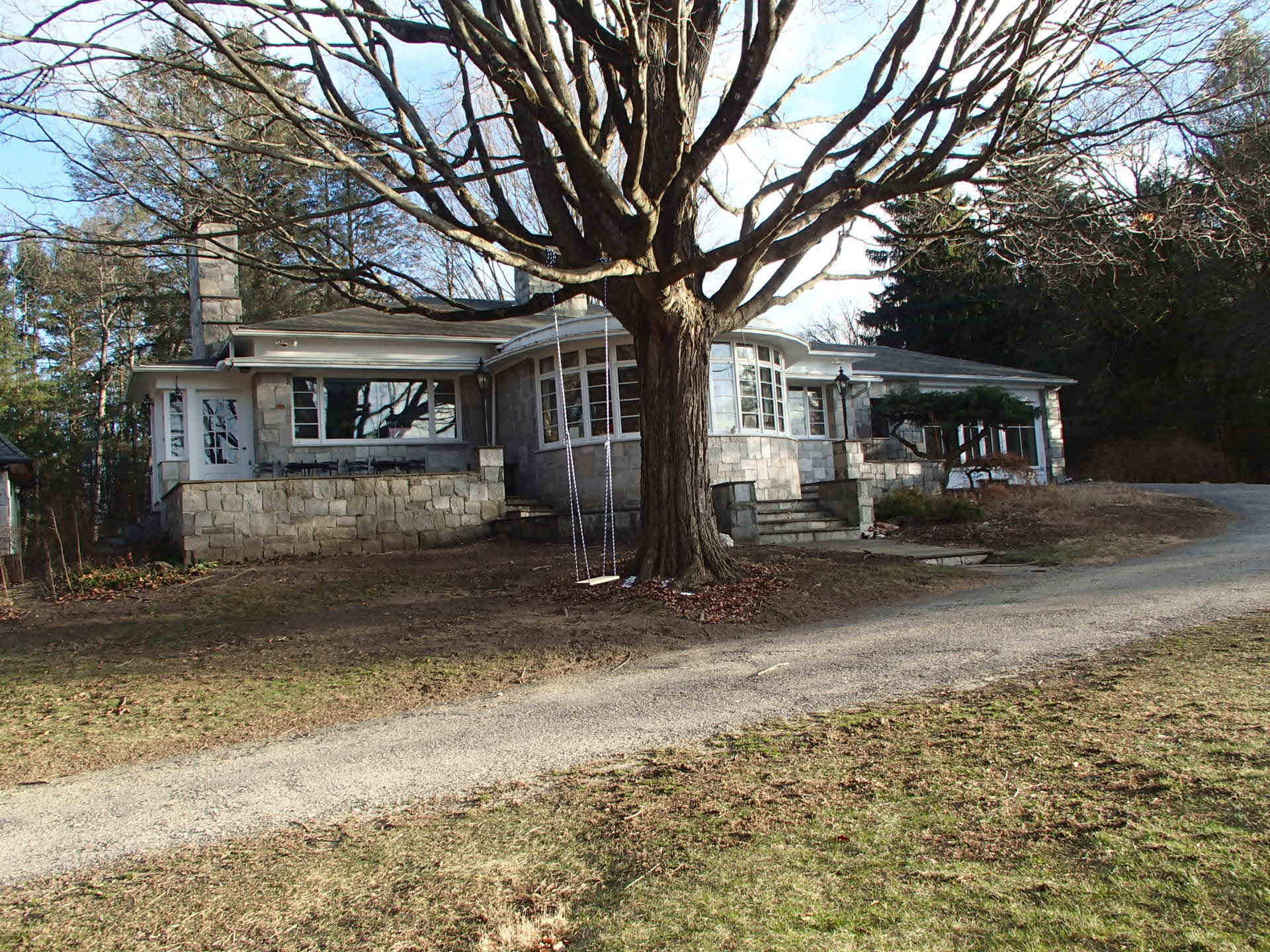 Building photograph for 164 CEDAR HILL RD